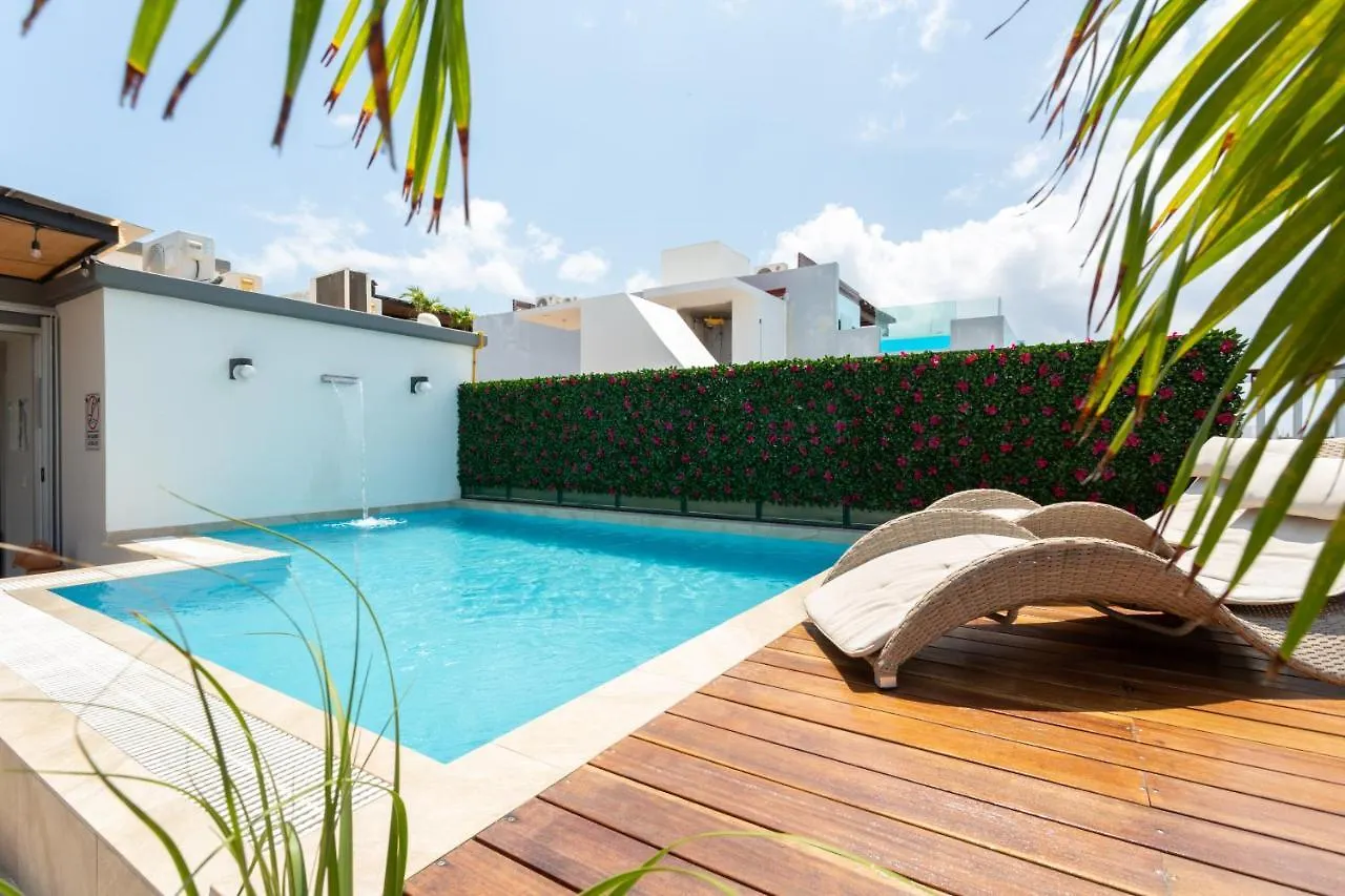 Contatos de Deluxe Condos 42