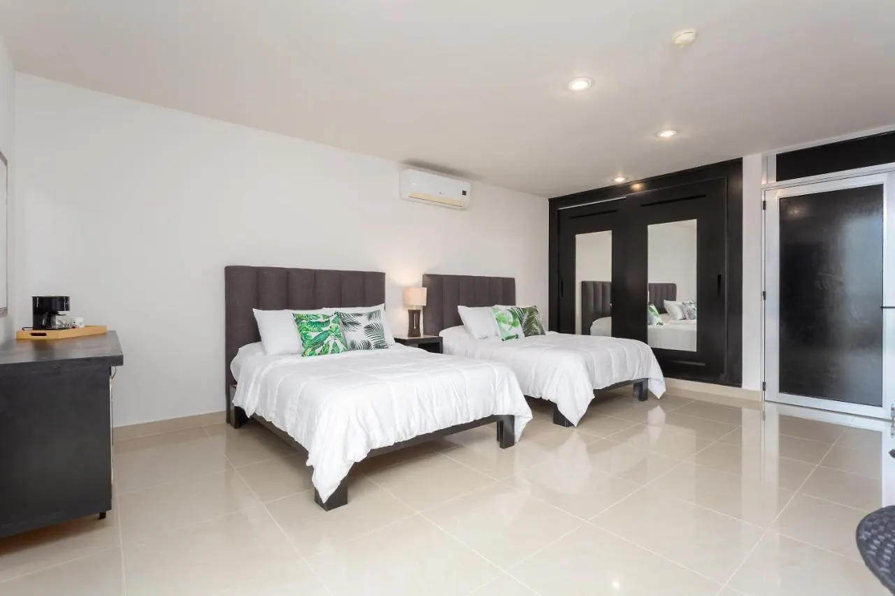Bed & Breakfast Deluxe Condos 42 Playa del Carmen Messico
