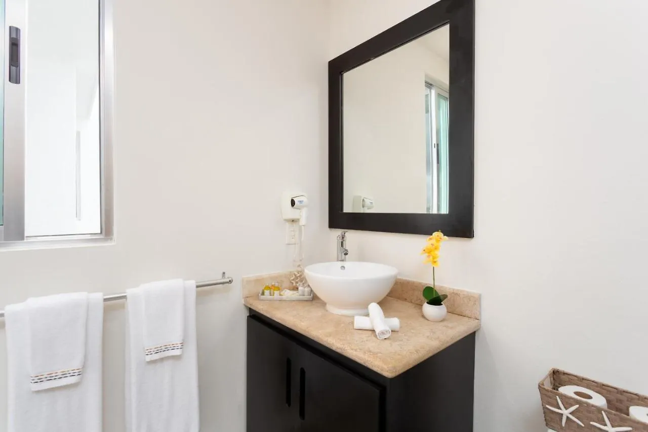 Deluxe Condos 42 Playa del Carmen Bed & Breakfast